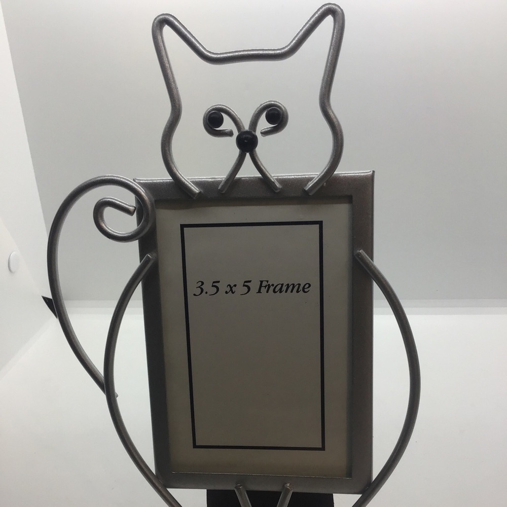 Metal & Glass Cat Photo Frame Table Home Decor For 3.5 X 5” Photo. Silver color.